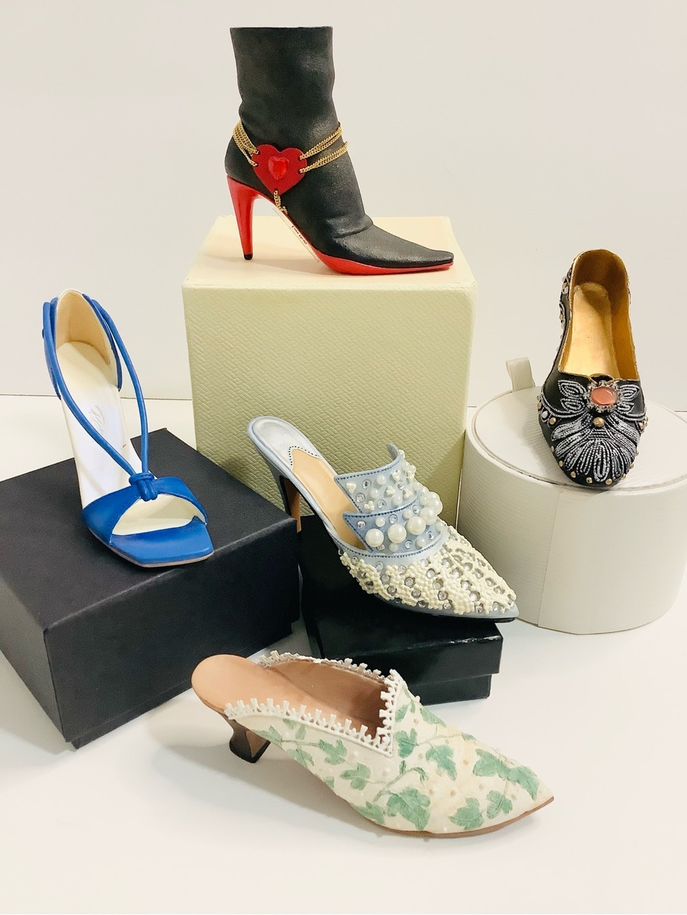 Just the Right Shoe & Nostalgia Lot of 5 Collectible Miniature Women’s Shoes